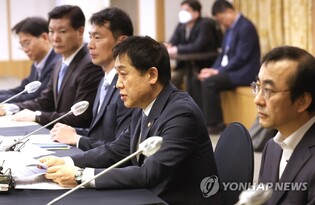 Regulators urge leaders of major financial firms to seek market stability, responsible management