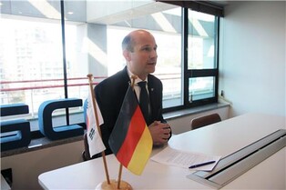 (Yonhap Interview) EU's green regulations drive 'reasonable' demand amid global decarbonization: German biz lobby chief