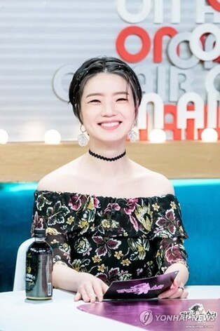 Comedian Ahn Young-mi to take maternity leave from MBC’s talk show ‘Radio Star’