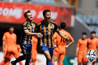 K League's 2 giants moving in opposite directions early in new season