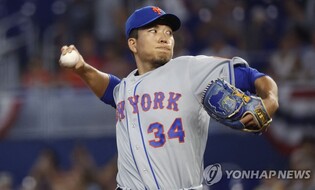 일본인 투수 센가 '유령 포크볼'로 MLB 데뷔전서 8K 승리 투수