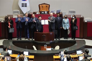 (LEAD) Nat'l Assembly unanimously adopts resolution on supporting S. Korea's Expo bid