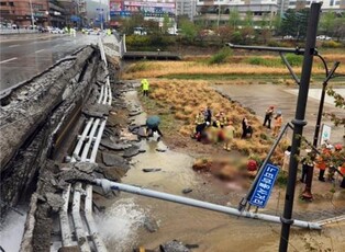 1 person killed, another injured in collapse of bridge sidewalk south of Seoul