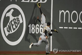MLB 피츠버그, 배지환 호수비 극찬…배지환은 "홈런이 더 좋아"