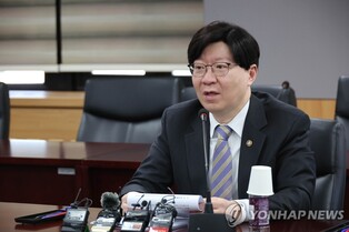 (LEAD) FSC urges banks to intensify competition, improve services for customers