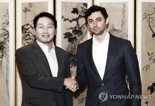 S. Korean biz tycoons discuss battery, solar cooperation with U.S. senator
