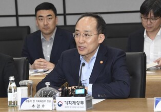 Finance minister vows all-out support for chip industry