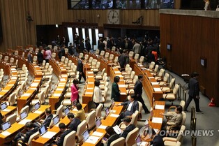 與 "최민희 방통위원 추천은 현행법 위반…野 즉각 철회해야"