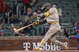 유격수 복귀한 김하성, 2루타 1득점 활약…타율 0.250