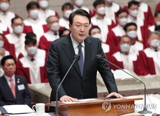 (LEAD) Yoon vows to build 'warm society' in Easter message