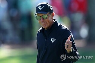 '조용한 반란' 미컬슨, 마스터스 준우승…최종일 7언더파