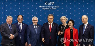 S. Korean FM lauds Seoul-Ottawa ties in meeting with Canadian lawmakers
