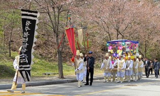 [픽! 공주] 추모공원서 선보인 꽃상여 운구 서비스