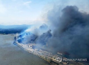 (5th LD) One dies in massive wildfire in eastern coastal city