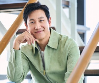 (Interview) Lee Sun-kyun says he acted as if wearing mask for comedy film ‘Killing Romance’