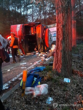 (2nd LD) 1 Israeli dead, 34 others injured in bus accident in Chungju