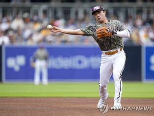 김하성 시즌 세 번째 멀티 히트 쳤지만…팀은 0-1로 패배