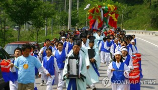 "강릉단오제 노래 부르고, 춤추고"…영산홍 챌린지 개최