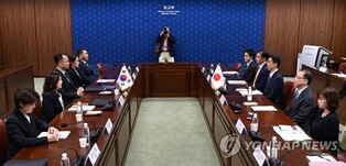 (LEAD) S. Korea, Japan hold first security talks of diplomats, defense officials in 5 years