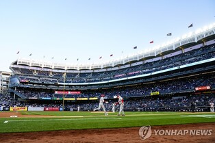 루스의 양키스타디움 첫 홈런 후 100년 된 날, 오타니도 넘겼다