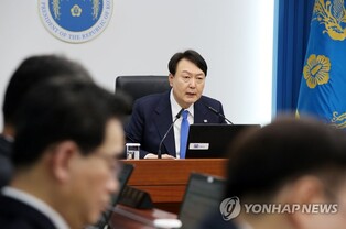 (LEAD) Yoon says S. Korea could provide non-humanitarian aid to Ukraine