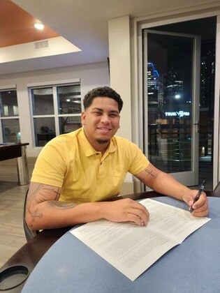 (LEAD KBO club Eagles sign new pitcher Sanchez after releasing injured starter Smith