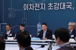 Yoon vows full support for rechargeable battery industry