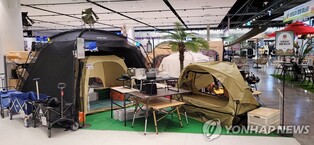 '마스크 없는 봄'…대형마트에서도 옷·화장품 산다