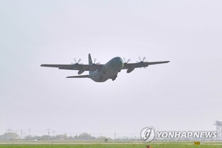 (LEAD) S. Korea evacuates 28 nationals from war-torn Sudan via military aircraft