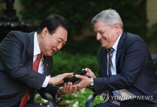 [尹국빈방미] "넷플릭스, K-콘텐츠 최대 투자…일자리 6만8천개 창출 효과"