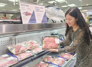 '홈술 안주'로 참치회를…롯데온·롯데마트, 신속 배송서비스