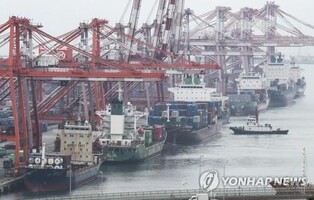 (LEAD) S. Korean economy avoids recession in Q1; outlook dims amid weak exports