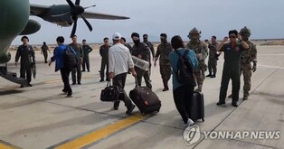 28 S. Korean nationals from war-torn Sudan on way back home: defense ministry