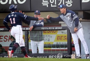 (LEAD) Spotlight on managers as KBO legend visits old park for 1st time