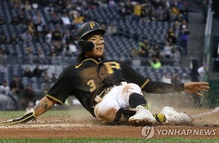 뛰고 또 뛰는 배지환…내야 안타 2개에 2도루·2득점