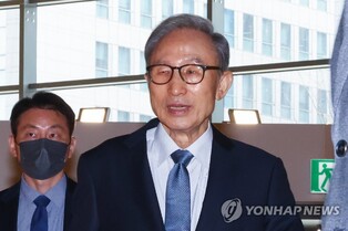 MB, 尹 방미에 "큰 기대가 된다"…유인촌 주연 연극 관람