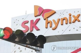 (3rd LD) SK hynix widens quarterly losses as chip glut intensifies
