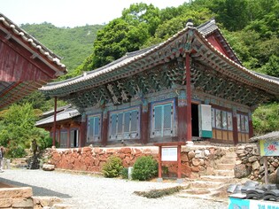 용·봉황 장식 더한 화려함…강진 백련사 대웅보전 보물된다