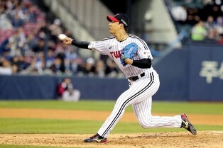 LG Twins manager pushing struggling reliever to keep evolving