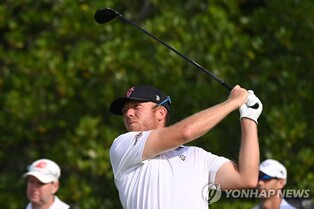 구치·가르시아, LIV 골프 싱가포르 대회 2R 공동 선두