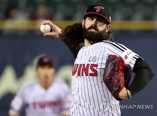 (Yonhap Interview) KBO veteran leans on ex-big leaguer father for comfort, advice