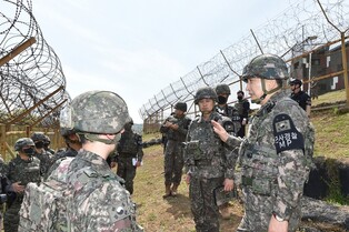 Top general visits western border units amid N. Korean threats