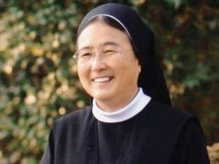 [게시판] 가톨릭문학상에 이해인 수녀 '꽃잎 한 장처럼'