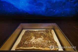 1천500년 전 신라와 만나다…어둠 뚫고 하늘 달리는 '천마'(종합)