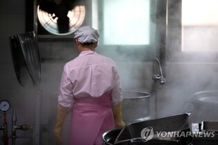 제주 학교비정규직노조 '급식실 노동자 사진전'
