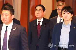 (LEAD) Kishida expresses hope for biz communities to lead efforts for closer bilateral cooperation