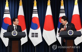 (LEAD) U.S. welcomes S. Korea-Japan summit, will work with both allies to promote rule-of-law: State Dept.
