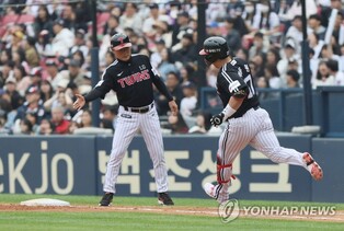LG Twins manager pleased with mental progress of hot-hitting catcher