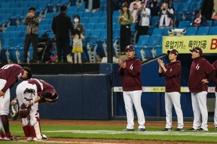 Manager of slumping KBO club trying to stay composed amid losing skid