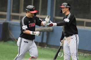 Slugging catcher hoping to live up to big contract